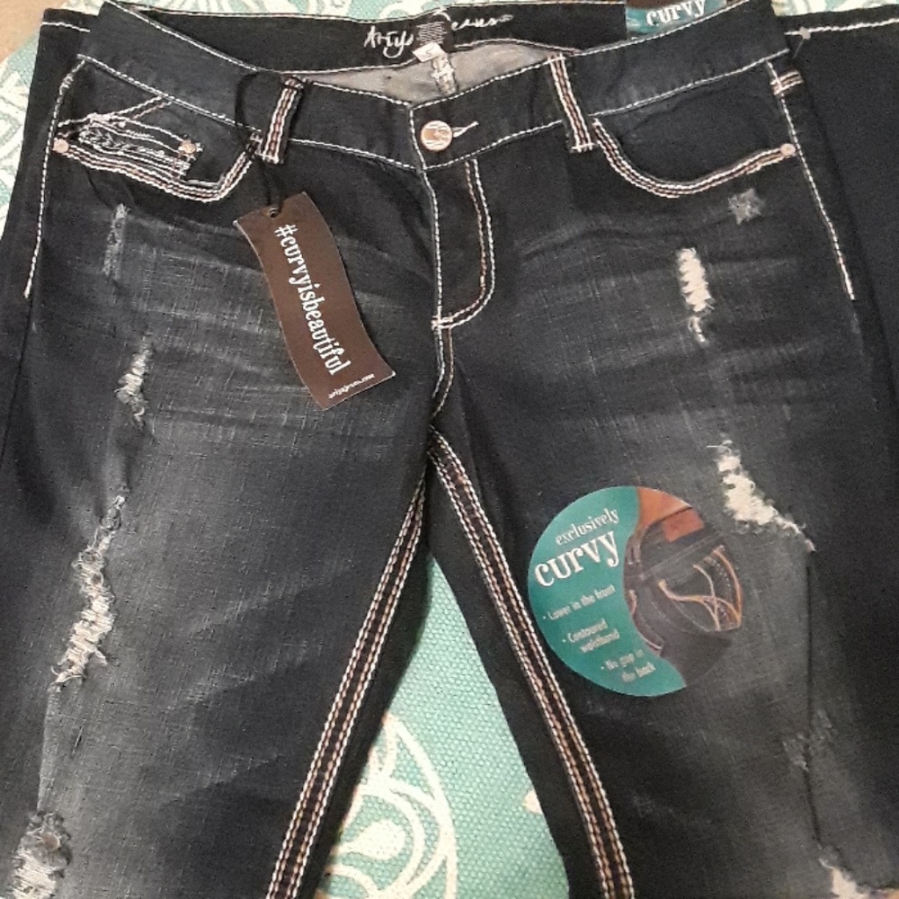 ARIYA CURVYJEANS